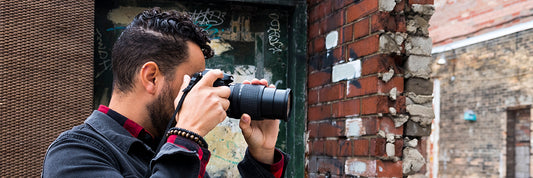 Henrique Salvador photographing